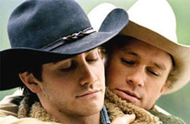 Heath con Jake Gyllenhaal in una celebre immagine tratta da "I Segreti di Brokeback Mountain"